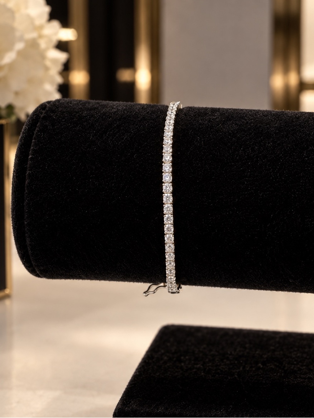 18k 9.2ct Tennis Bracelet - Picture 4 of 15